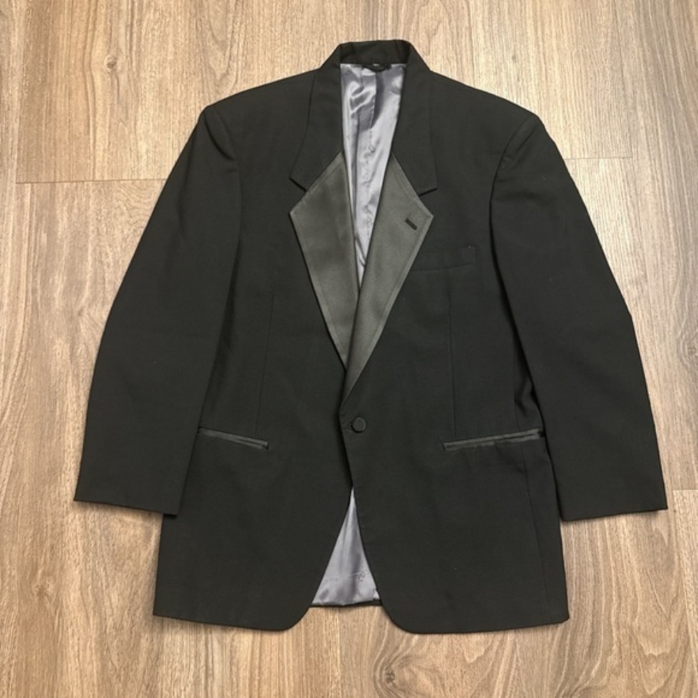 Christian Dior Made in the USA, black tuxedo jacket size 39R